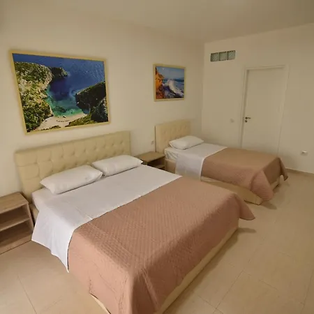 Lungomare Rooms By Oslo ホテル