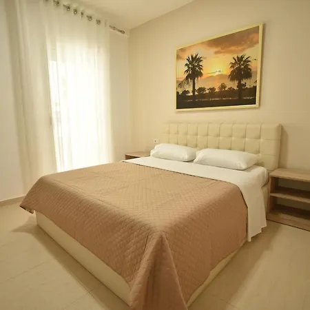 Lungomare Rooms By Oslo ホテル Vlorë