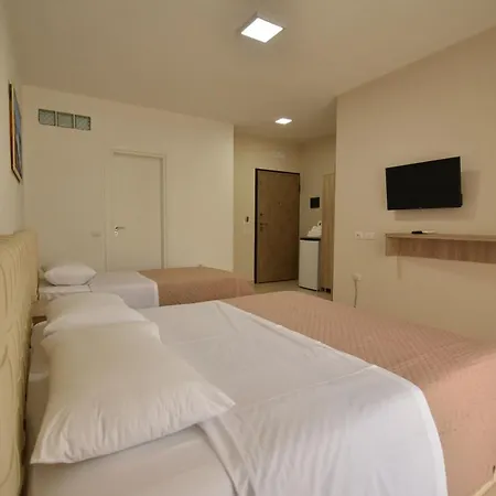 Lungomare Rooms By Oslo ホテル Vlorë