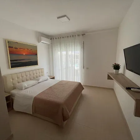 Lungomare Rooms By Oslo ホテル Vlorë