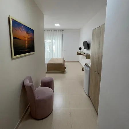 ホテル Lungomare Rooms By Oslo